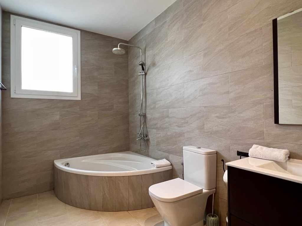 Casa Mas Ambros Con Piscina Desbordante Calonge (Catalonia) Exterior foto